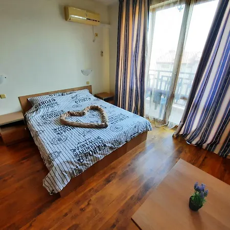 Апартамент апатаменти за гости Sunshine и Glory *